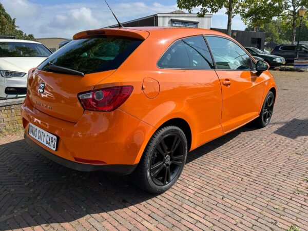 SEAT Ibiza 1.4 oranje
