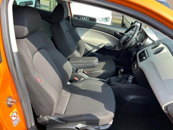 SEAT Ibiza 1.4 oranje