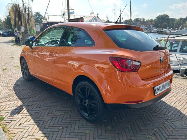 SEAT Ibiza 1.4 oranje