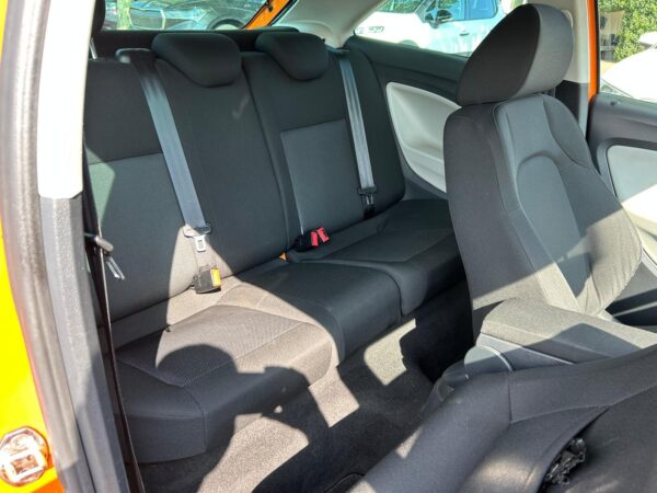 SEAT Ibiza 1.4 oranje